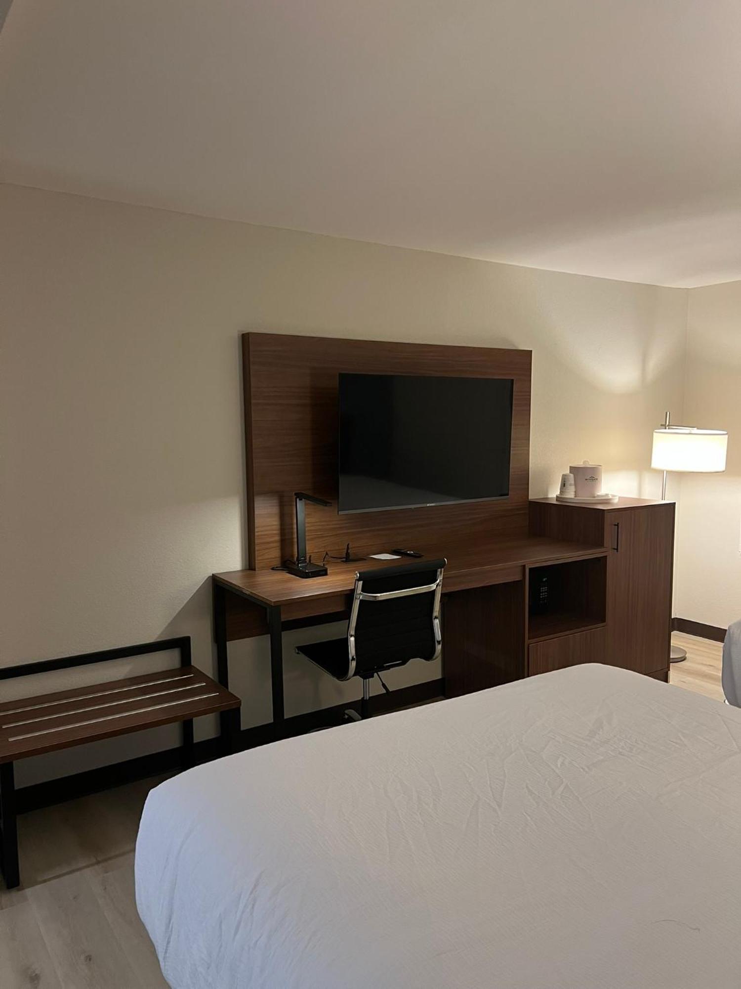 Wingate By Wyndham Dublin Near Claytor Lake State Park Exterior photo